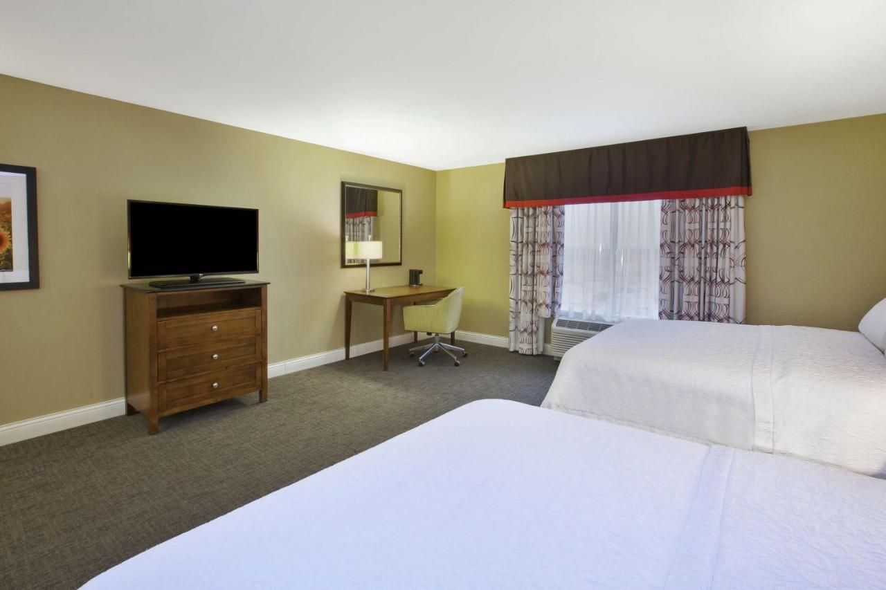 Hampton Inn & Suites Wichita-Northeast Exterior photo