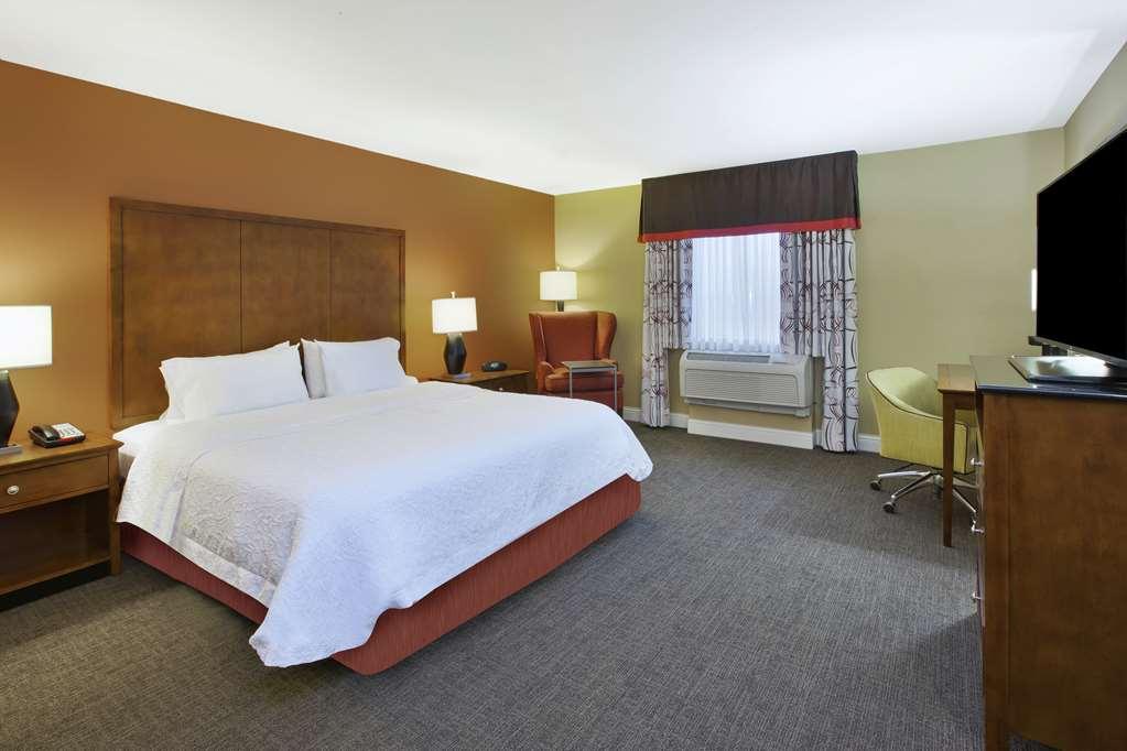 Hampton Inn & Suites Wichita-Northeast Room photo