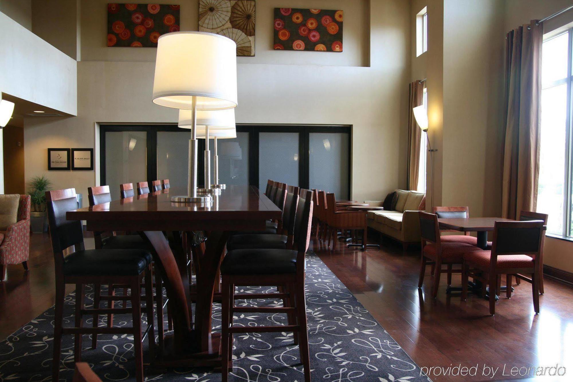 Hampton Inn & Suites Wichita-Northeast Restaurant photo